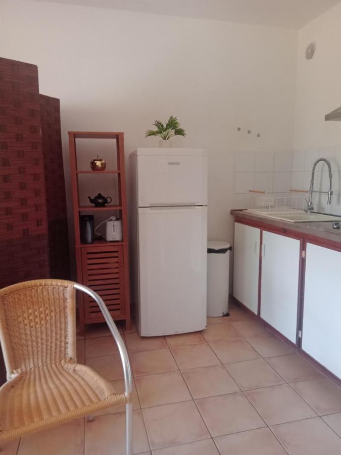 Studio En Bord De Mer Avec Piscine Privee Gourbeyre Exterior foto